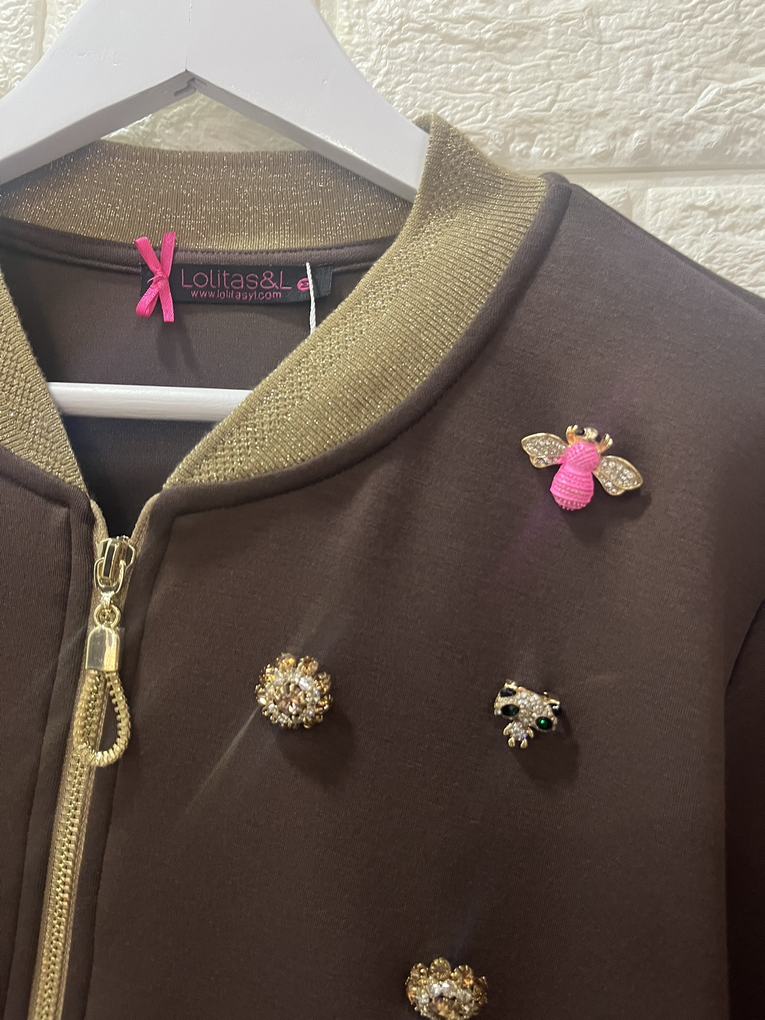 CHAQUETA BOMBER CHOCOLATE CON DORADO 2 CHAQUETA BOMBER CHOCOLATE CON DORADO - Imagen 2